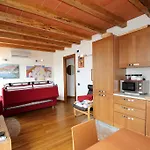 Apartment Casa Giulio In Lezzeno